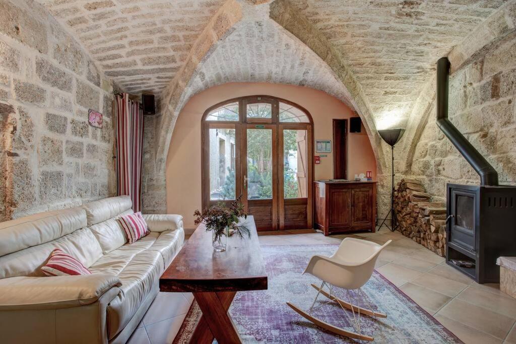 Stunning Medieval Getaway Vic la Gardiole Bagian luar foto