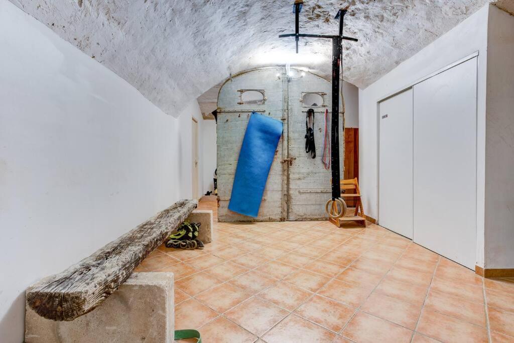 Stunning Medieval Getaway Vic la Gardiole Bagian luar foto