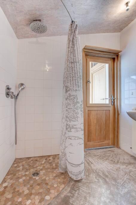 Stunning Medieval Getaway Vic la Gardiole Bagian luar foto