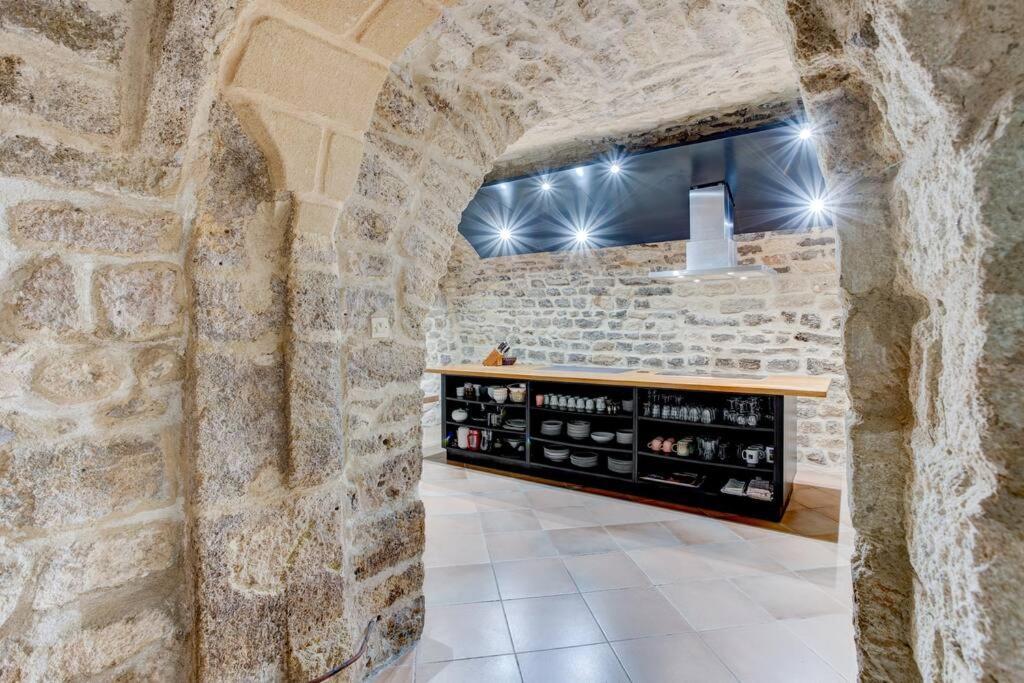 Stunning Medieval Getaway Vic la Gardiole Bagian luar foto